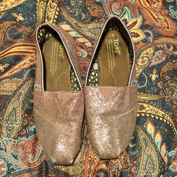 Pink sparkle Tom’s - Picture 1 of 2